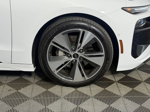Used 2025 Audi A6 e-tron Premium w/ Convenience Package RWD image 29