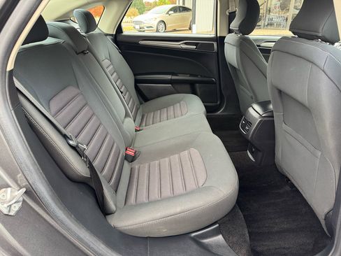 Used 2018 Ford Fusion SE image 21