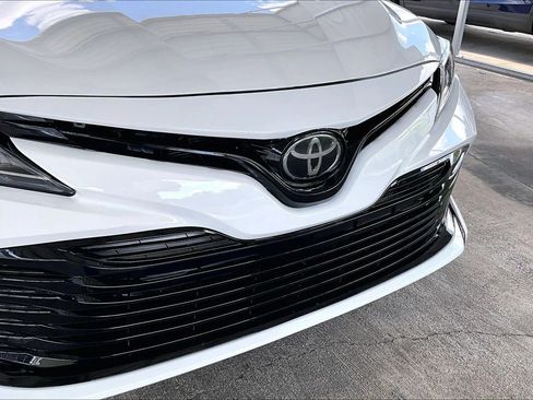 Used 2020 Toyota Camry LE FWD image 29