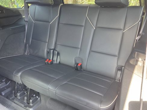 Used 2021 Cadillac Escalade Premium Luxury RWD image 11
