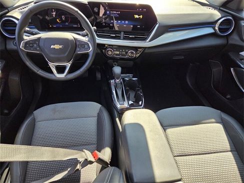 Certified 2025 Chevrolet Trax LT w/ LT Convenience Package image 16