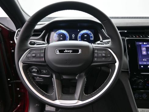 New 2025 Jeep Grand Cherokee L Altitude image 28