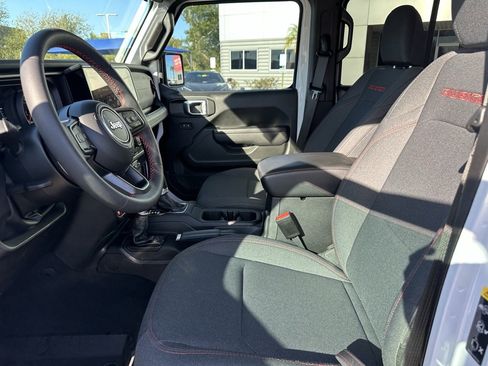 Used 2024 Jeep Wrangler Unlimited Rubicon image 11