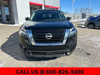 Used 2024 Nissan Pathfinder SV video 2