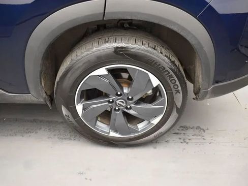 Used 2025 Nissan Rogue SV image 37