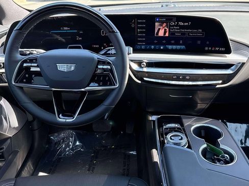Used 2025 Cadillac Lyriq Luxury AWD/4WD image 31