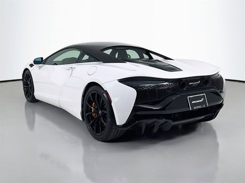 Used 2024 McLaren Artura image 5