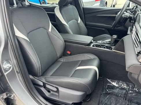 Used 2025 Toyota Camry SE FWD image 11