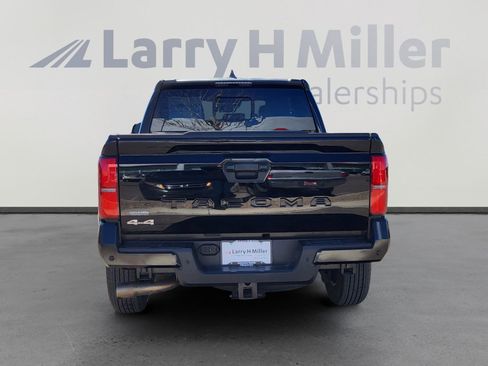 Certified 2025 Toyota Tacoma SR5 image 4