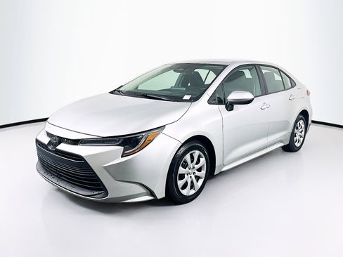Used 2024 Toyota Corolla LE image 3