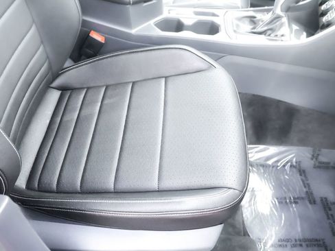 Certified 2023 Volkswagen Jetta SE FWD image 33
