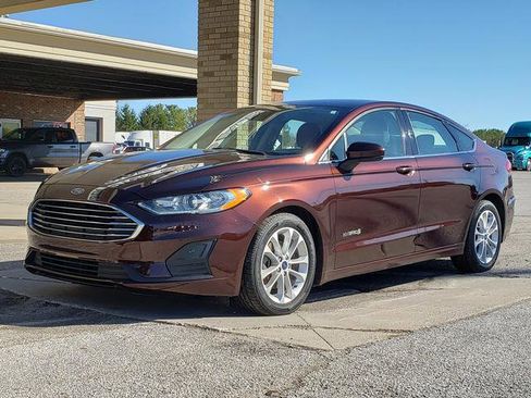 Used 2019 Ford Fusion SE image 1
