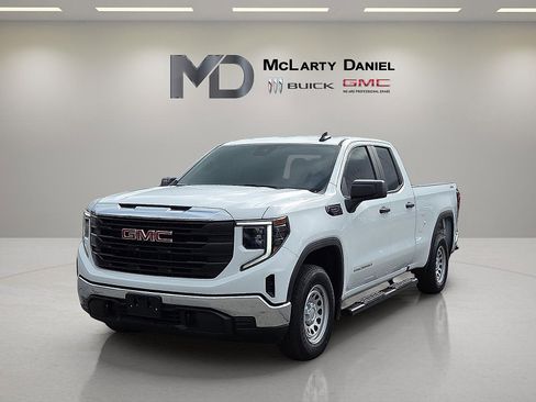 Used 2025 GMC Sierra 1500 Pro w/ Trailering Package image 2