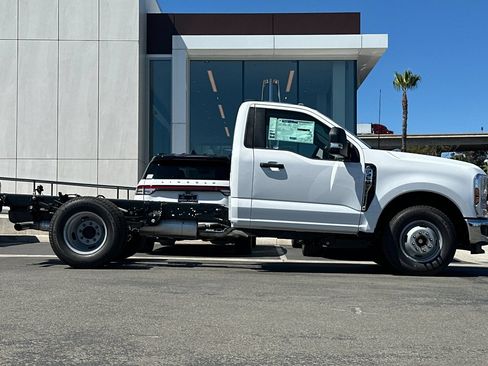 New 2026 Ford F350 XL w/ XL Chrome Package RWD image 2
