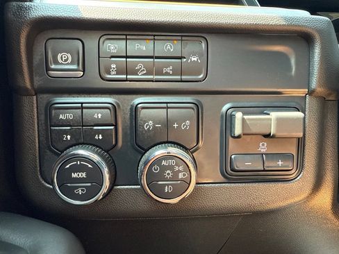 Used 2025 Chevrolet Tahoe High Country AWD/4WD image 26