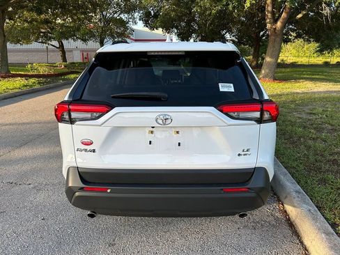 Certified 2025 Toyota RAV4 LE AWD/4WD image 5