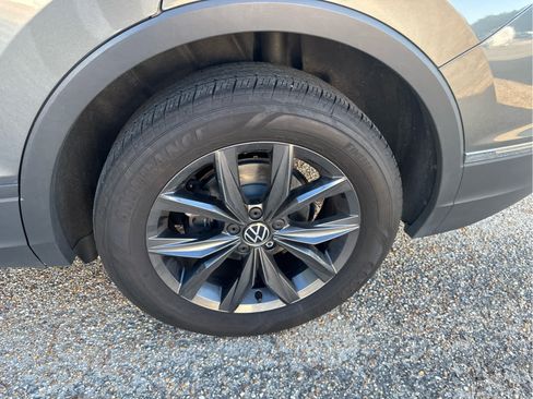 Used 2023 Volkswagen Tiguan SE AWD/4WD image 17