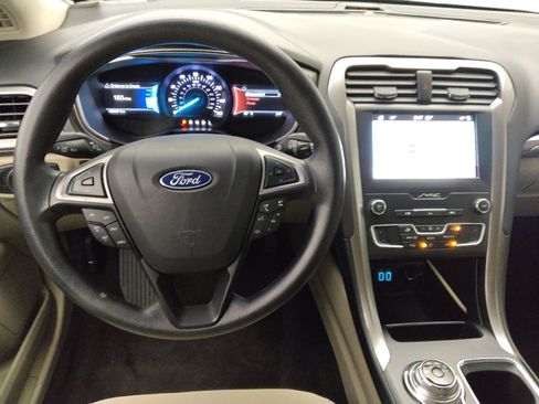 Used 2019 Ford Fusion SE FWD image 22