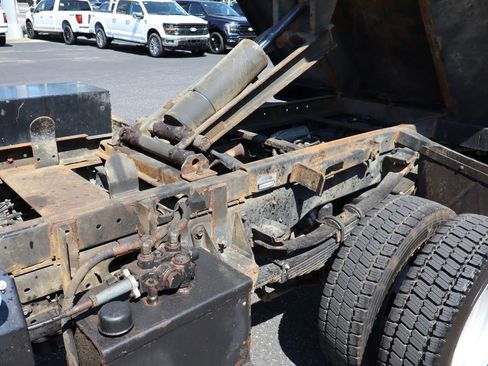 Used 2023 Ford F550 4x4 Regular Cab Super Duty image 26