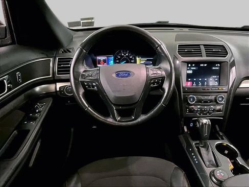 Used 2018 Ford Explorer XLT w/ Equipment Group 202A AWD/4WD image 6