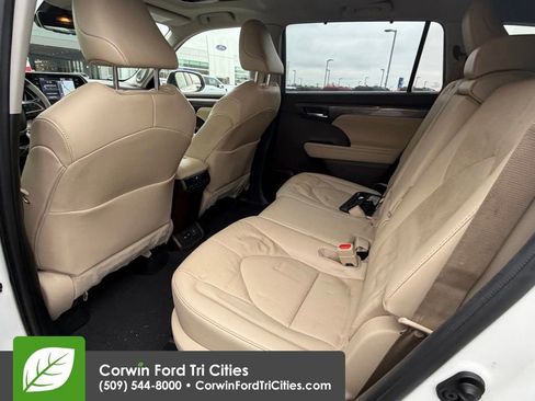 Used 2021 Toyota Highlander Limited image 21