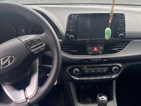 Used 2019 Hyundai Elantra GT FWD image 21