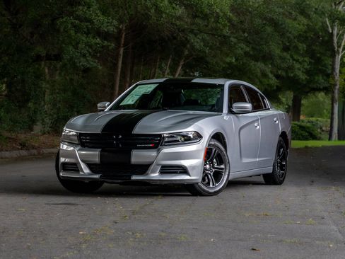 Used 2021 Dodge Charger SXT w/ Leather Interior Group RWD image 2