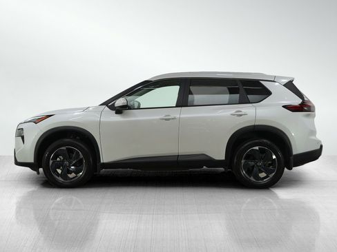 Used 2024 Nissan Rogue SV w/ SV Premium Package image 2