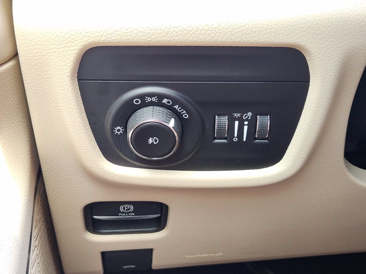 Used 2022 Jeep Grand Cherokee Limited RWD image 42