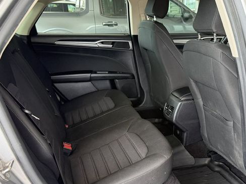 Used 2020 Ford Fusion SE FWD image 9