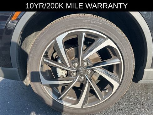 Used 2023 Lincoln Corsair Reserve w/ Equipment Group 201A image 4