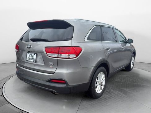 Used 2016 Kia Sorento FWD w/ LX Convenience Package image 3