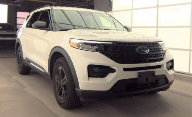 Used 2024 Ford Explorer XLT RWD image 8