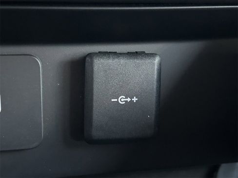 Used 2024 Land Rover Defender 130 Outbound image 32