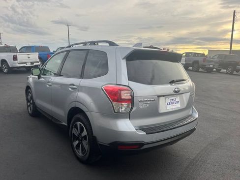 Used 2017 Subaru Forester 2.5i Premium w/ All-Weather Package AWD/4WD image 9