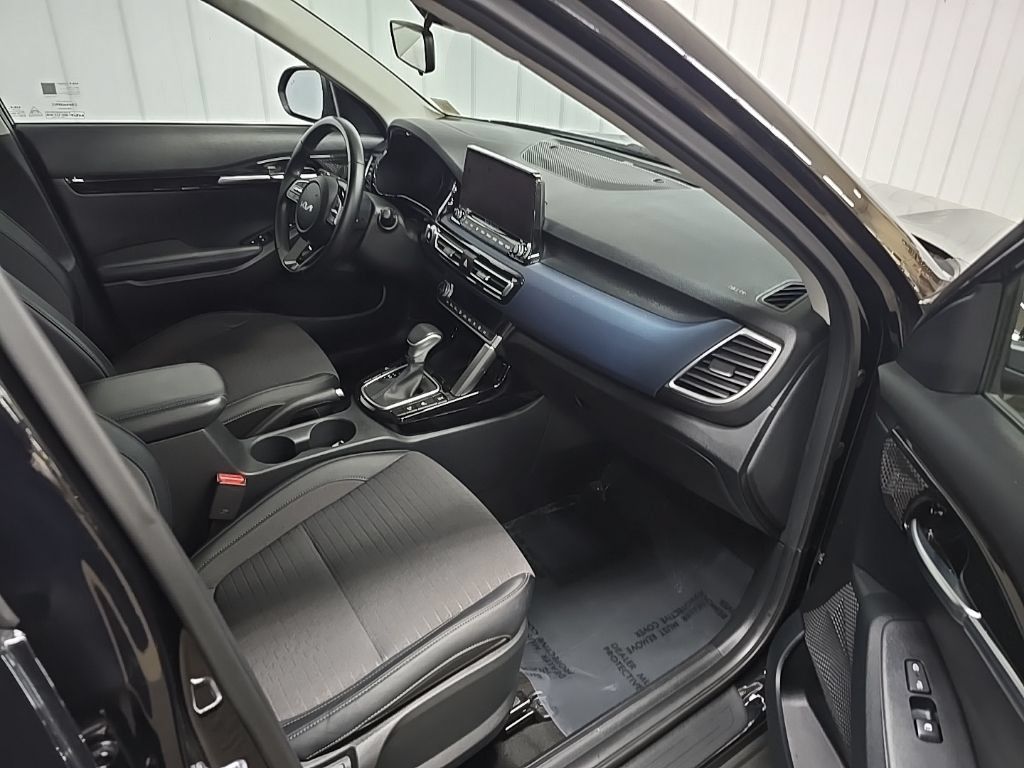 Used 2023 Kia Seltos S w/ Navigation Package AWD/4WD image 16