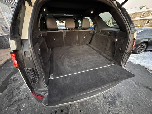 Used 2020 Land Rover Discovery SE image 26