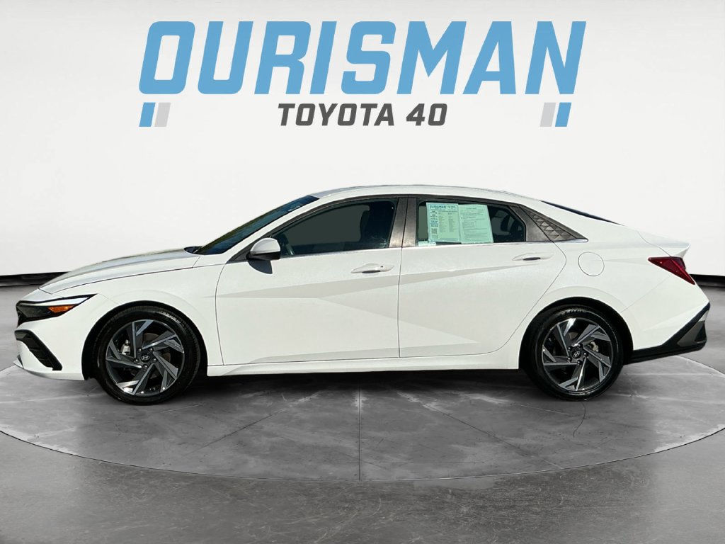 Used 2025 Hyundai Elantra SEL FWD image 4