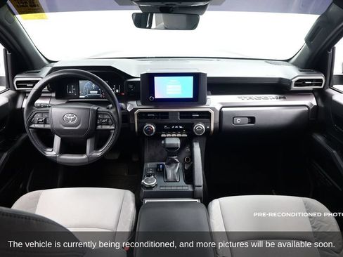 Used 2025 Toyota Tacoma SR5 AWD/4WD image 15