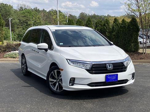 Certified 2023 Honda Odyssey Touring image 2