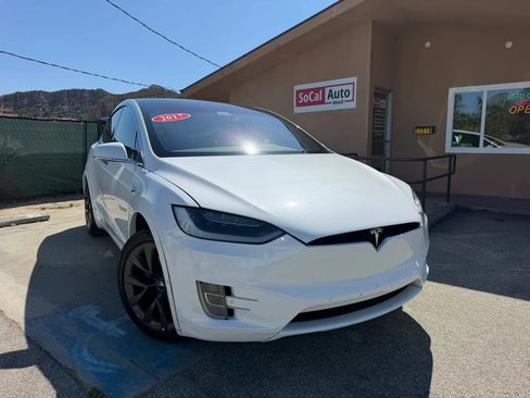 Used 2017 Tesla Model X 75D AWD/4WD image 2