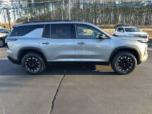 Used 2025 Chevrolet Traverse Z71 w/ Enhanced Driving Package image 9