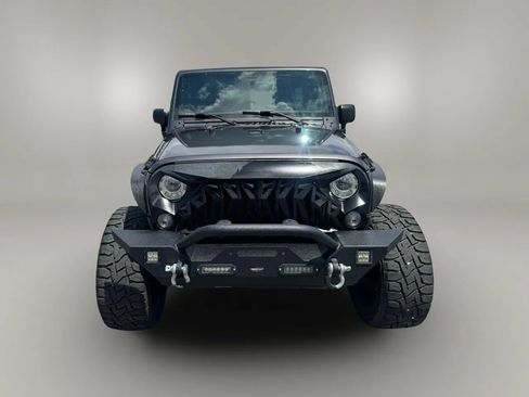Used 2017 Jeep Wrangler Unlimited Rubicon w/ Connectivity Group AWD/4WD image 3