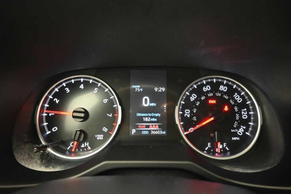 Used 2021 Toyota RAV4 LE FWD image 15