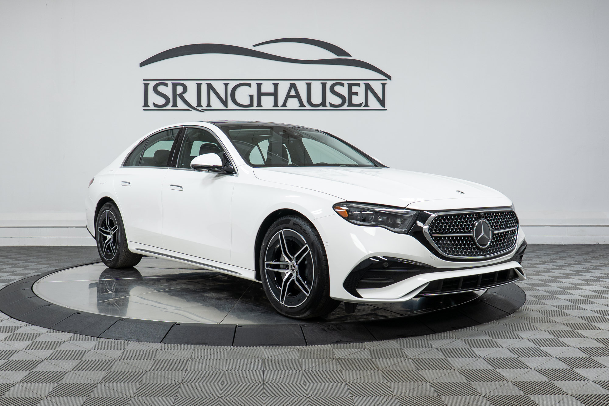 Used 2025 Mercedes-Benz E 350 4MATIC Sedan image 3
