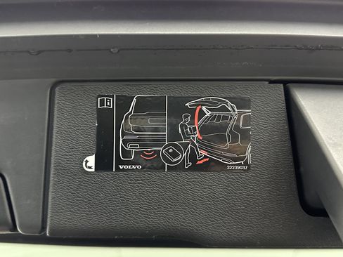 Used 2020 Volvo XC60 T5 Momentum image 31