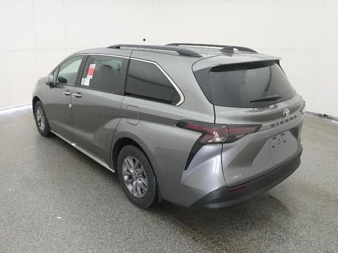 New 2026 Toyota Sienna XLE image 5