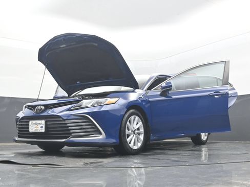 Used 2023 Toyota Camry LE FWD image 43