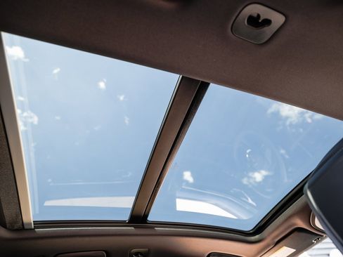 Certified 2025 Porsche Macan image 29