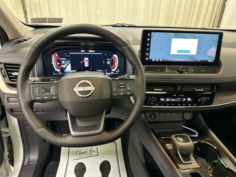 Certified 2025 Nissan Rogue Platinum w/ Tech Package image 3